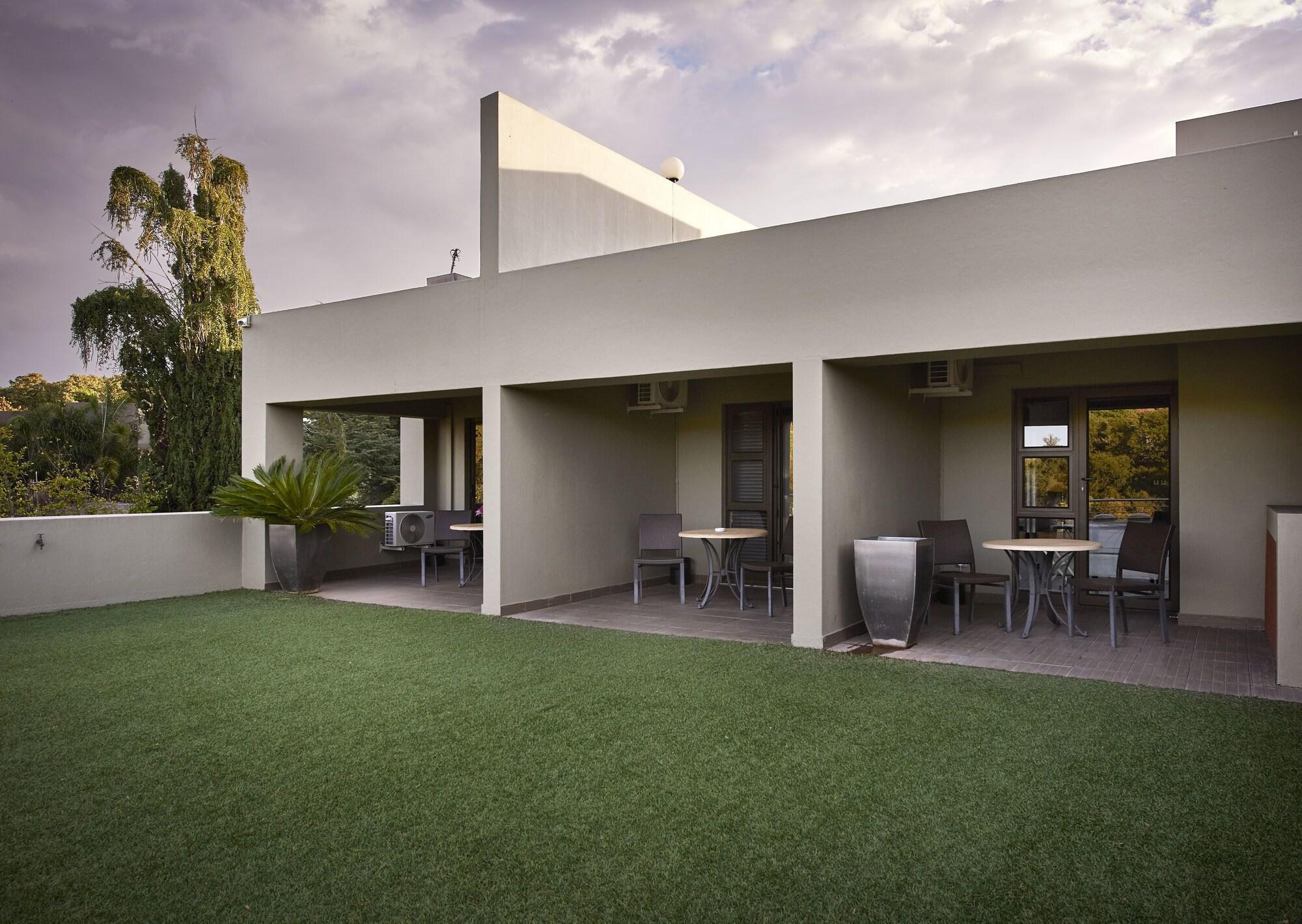 Dynasty Forest Sandown Self Catering Hotel Johannesburg Exterior photo